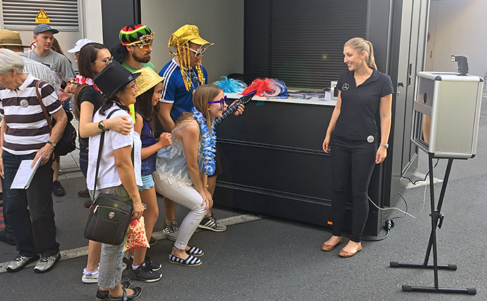 Promotion Aktion auf dem Mitarbeiterfest bei Schaeffler in Herzogenaurach. Hier seht ihr unsere Promoterin bei der Arbeit.